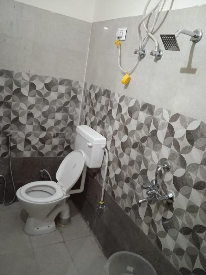 Triple1 Hostel & Homestay Ришикеш Экстерьер фото
